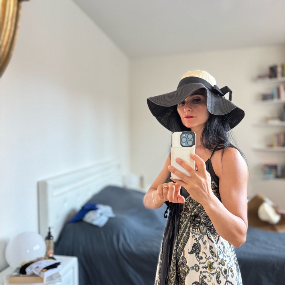 Beach hat - Picture 2 of 3